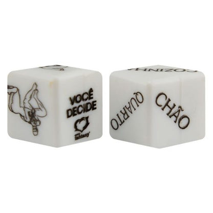Dados Jogo do Prazer Hot Sexy Fantasy com 2 dadinhos para adultos, com posições, ações e locais. Uma brincadeira para casais deixarem os momentos a dois mais divertidos.