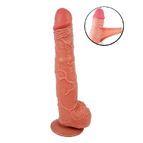 Dildo super realístico de TPE com dupla camada, ventosa removível, glande, veias e escroto. Possui 29,7 cm e 23,5 cm penetráveis.