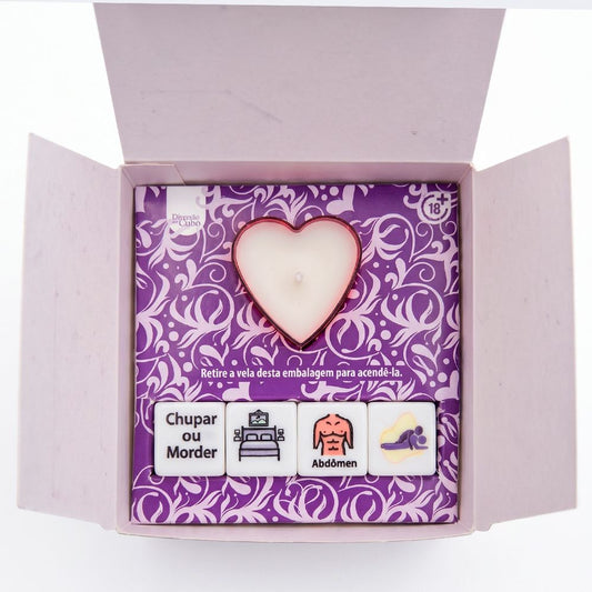 Jogo & Sedução Eles: kit erótico gay com 4 dados temáticos e vela aromática para explorar novas experiências a dois. Compre na FeelHot.