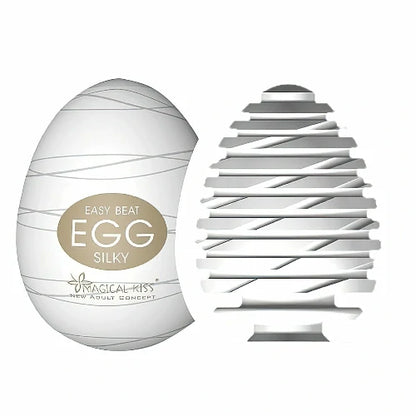 Masturbador Masculino Egg Silky Magical Kiss com textura interna para diferentes sensações. Compacto, prático e fácil de manusear, ideal para momentos individuais ou a dois. Compre na FeelHot.